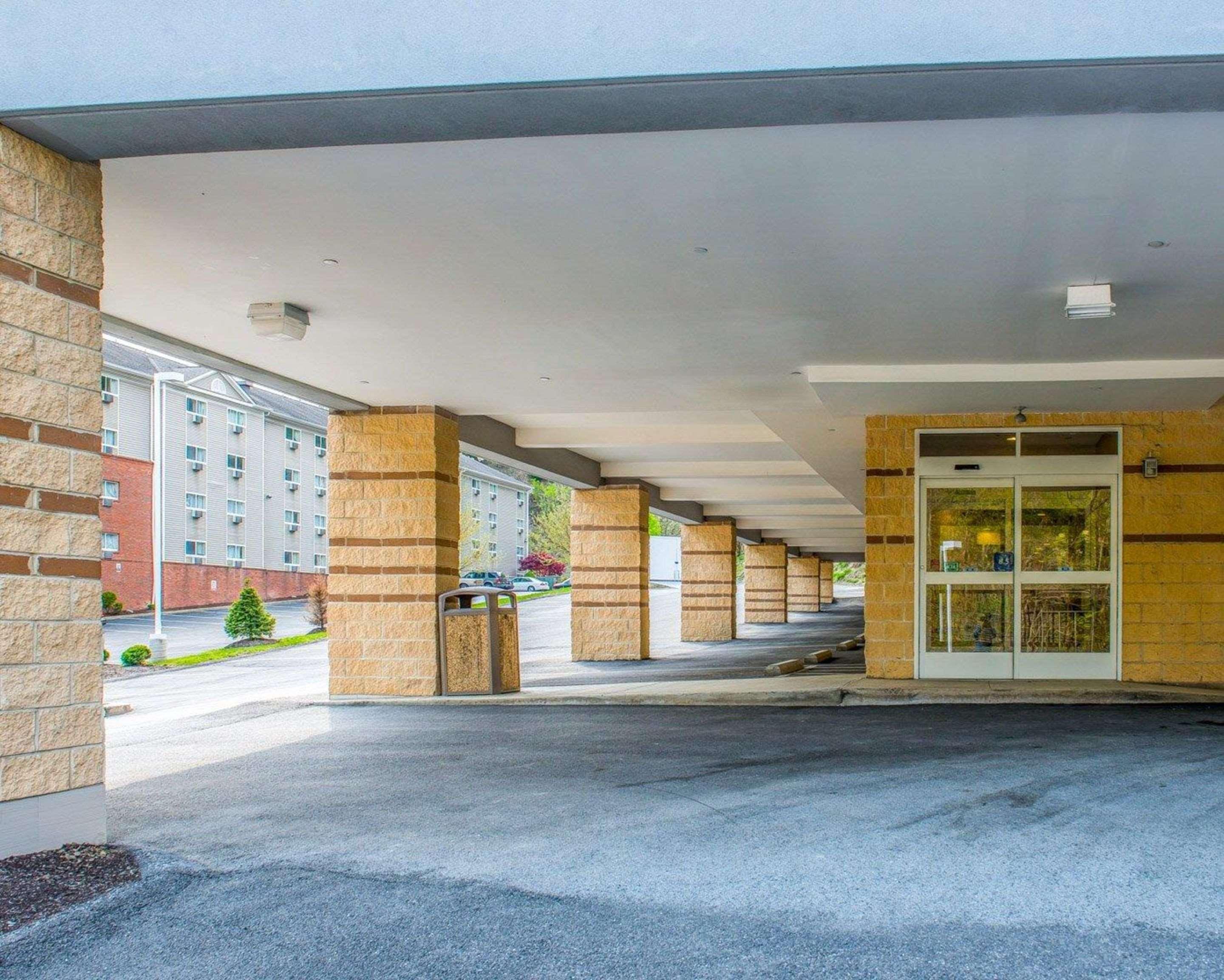 Red Roof Inn Pittsburgh - Mcknight Rd Εξωτερικό φωτογραφία